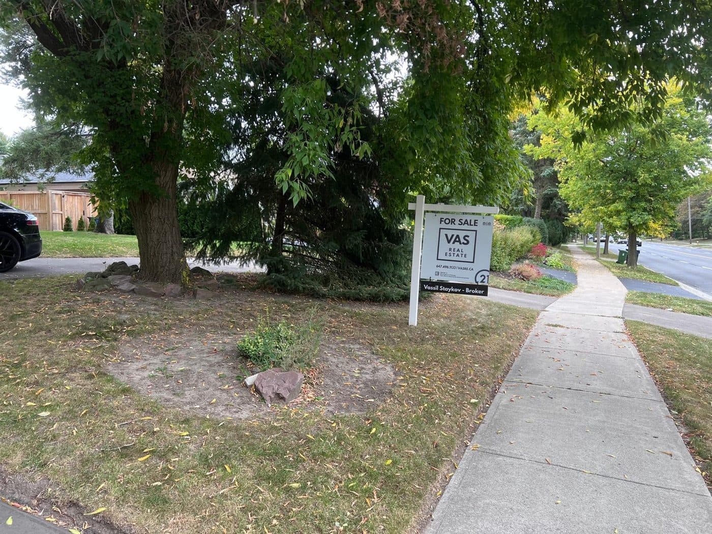 A VAS Real Estate for sale sign on a Markham street